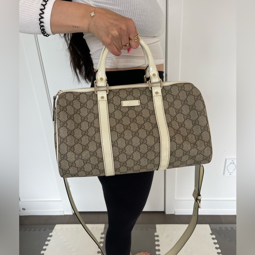 Authentic Gucci Supreme Bandolier top handle crossbody with dustbag!